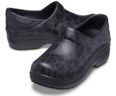 Women Neria Pro II Graphic Clog Black / Leopard | Crocs Clogs