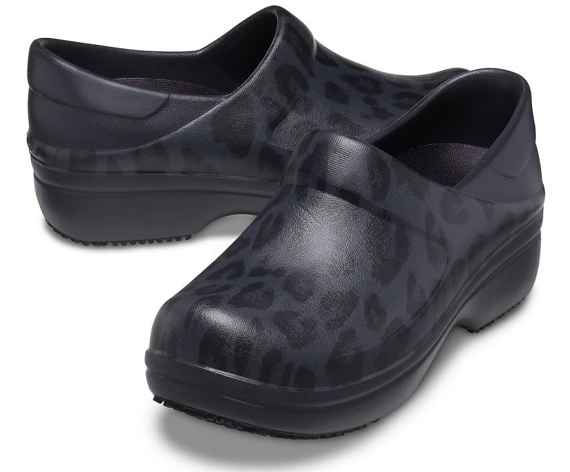Women Neria Pro II Graphic Clog Black / Leopard | Crocs Clogs